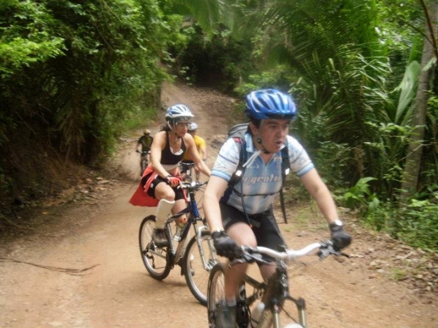  Radfahren im Dschungel 